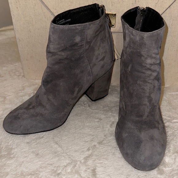 STEVE MADDEN Gray Suede Booties w/ zipper - Picture 3 of 6